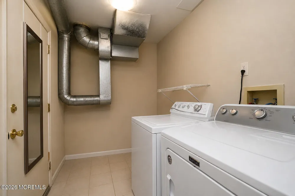 10 Madison Court Manalapan, NJ 07726