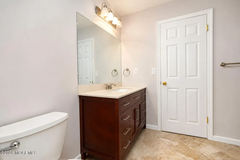 10 Madison Court Manalapan, NJ 07726