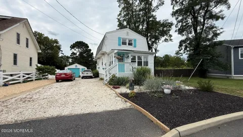 102 Victoria Place