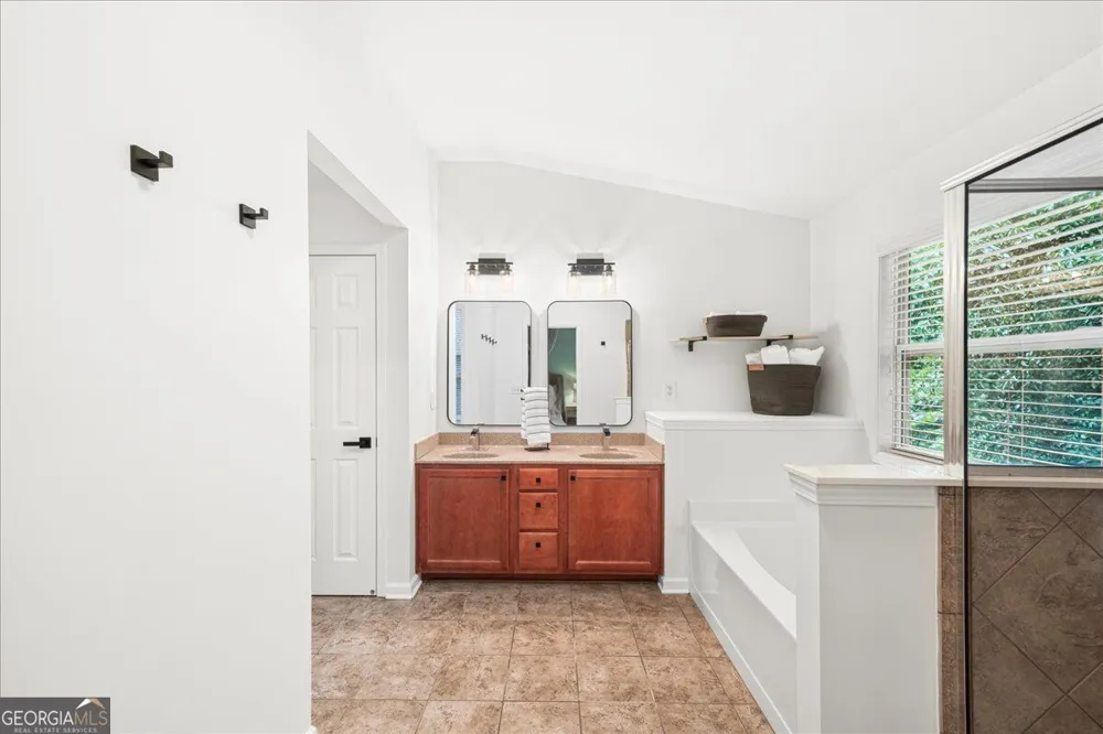 4977 Berkeley Oak DR Peachtree Corners, GA 30092