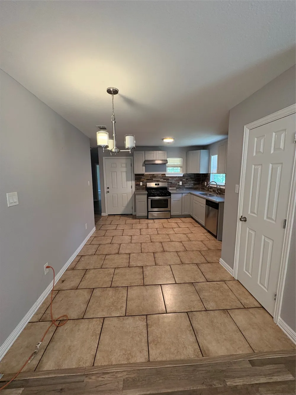 549 Neomi Avenue Dallas, TX 75217