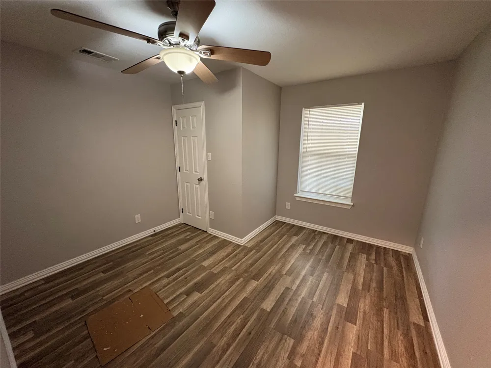 549 Neomi Avenue Dallas, TX 75217