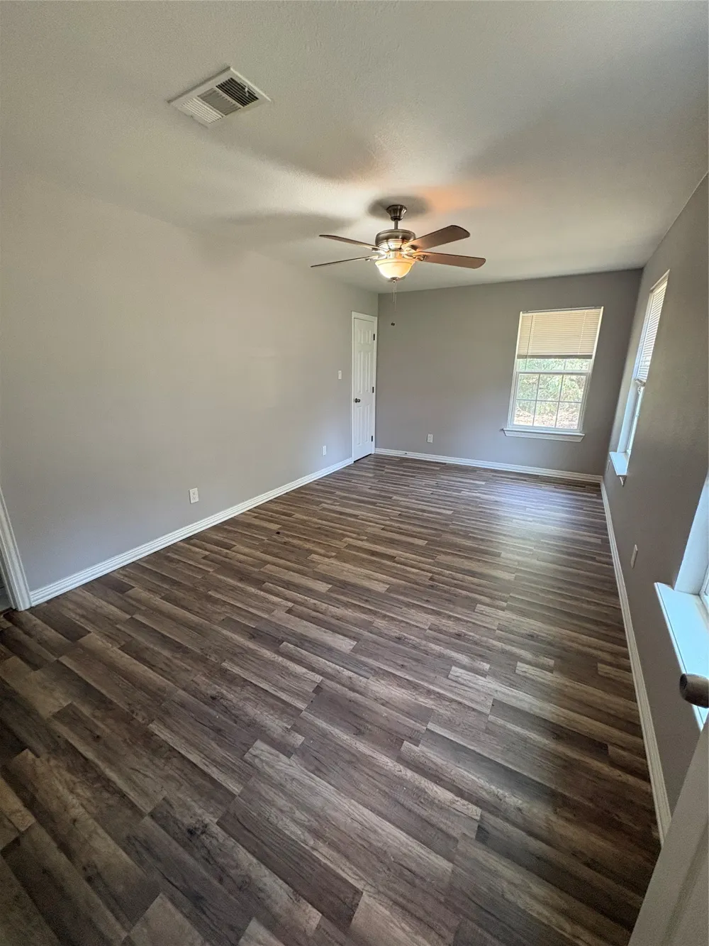 549 Neomi Avenue Dallas, TX 75217
