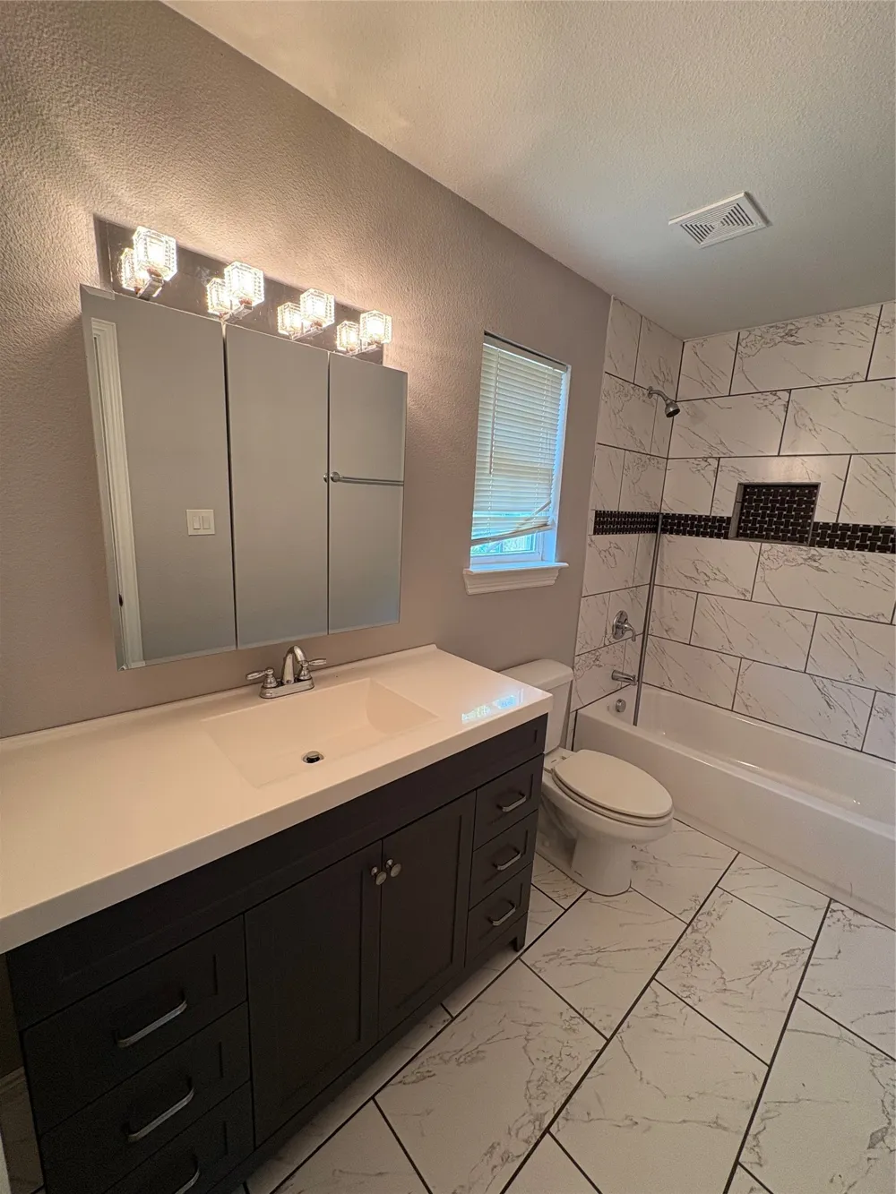 549 Neomi Avenue Dallas, TX 75217
