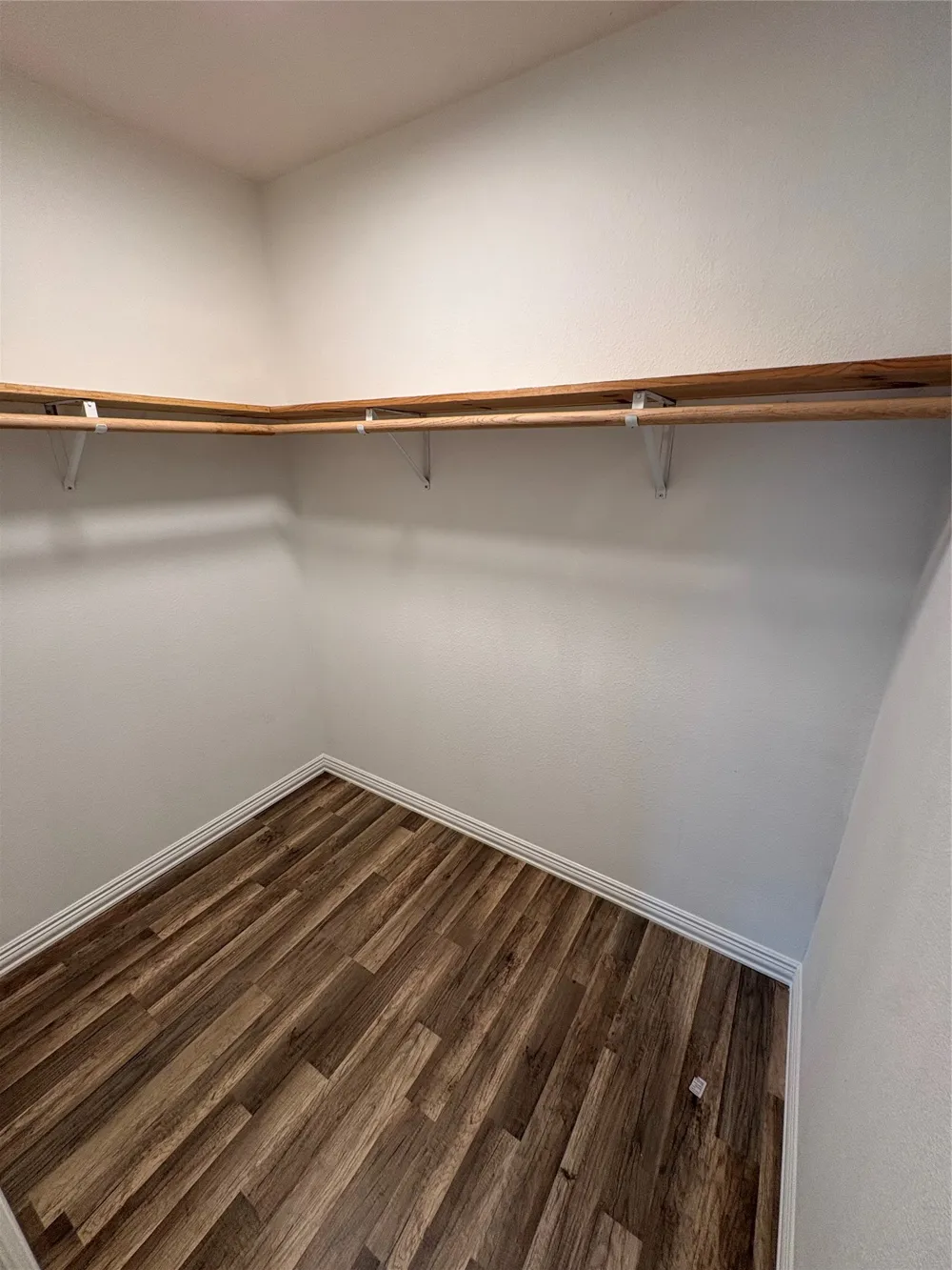 549 Neomi Avenue Dallas, TX 75217