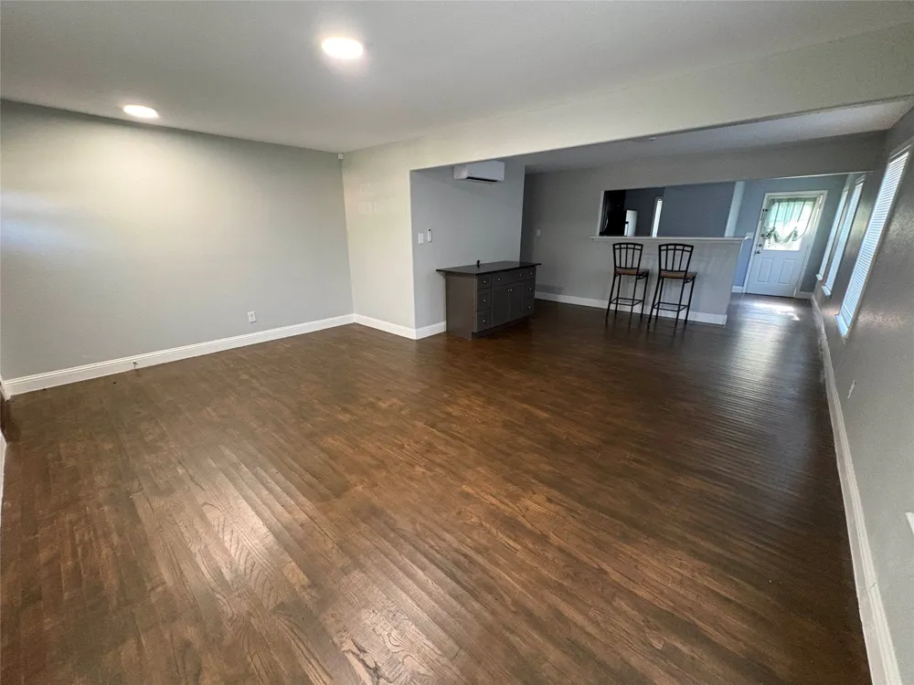 408 S 2nd Avenue Mansfield, TX 76063