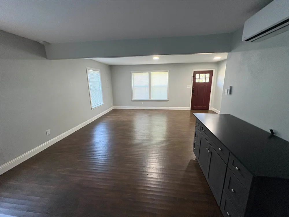 408 S 2nd Avenue Mansfield, TX 76063
