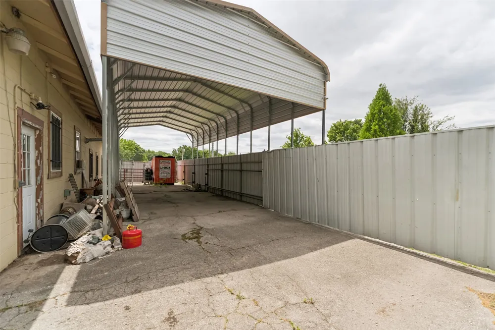 6205 E Tecumseh Street Tulsa, OK 74115