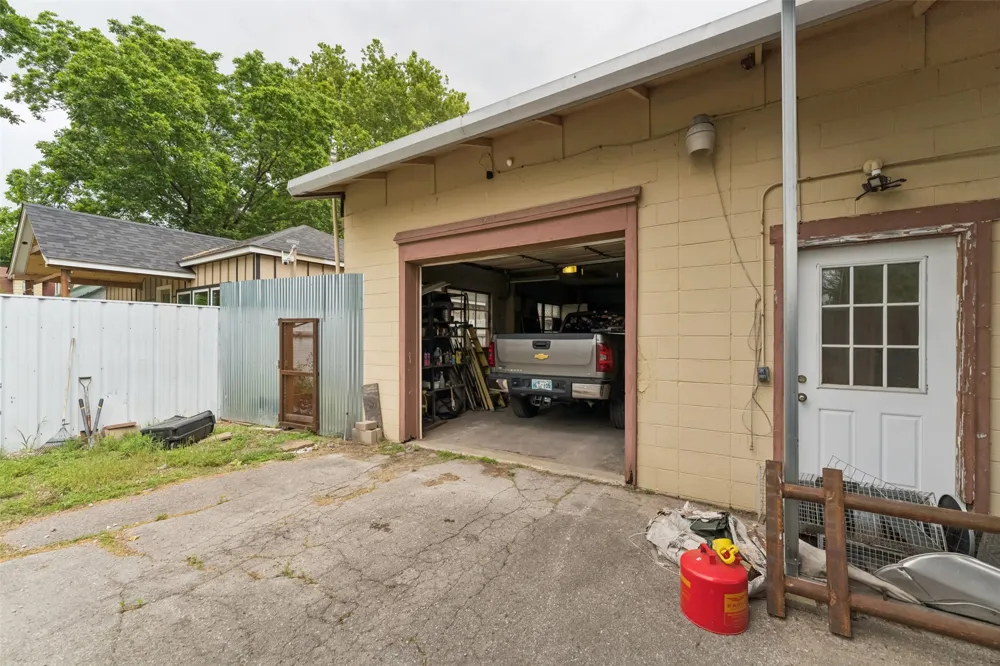 6205 E Tecumseh Street Tulsa, OK 74115