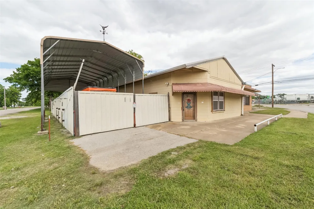 6205 E Tecumseh Street Tulsa, OK 74115