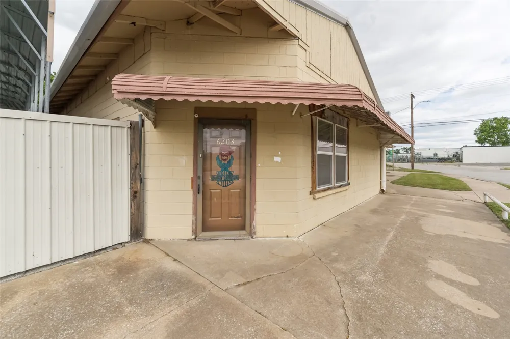 6205 E Tecumseh Street Tulsa, OK 74115
