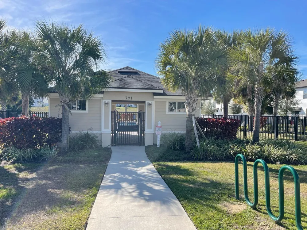 1068 APPLETON STREET Davenport, FL 33837