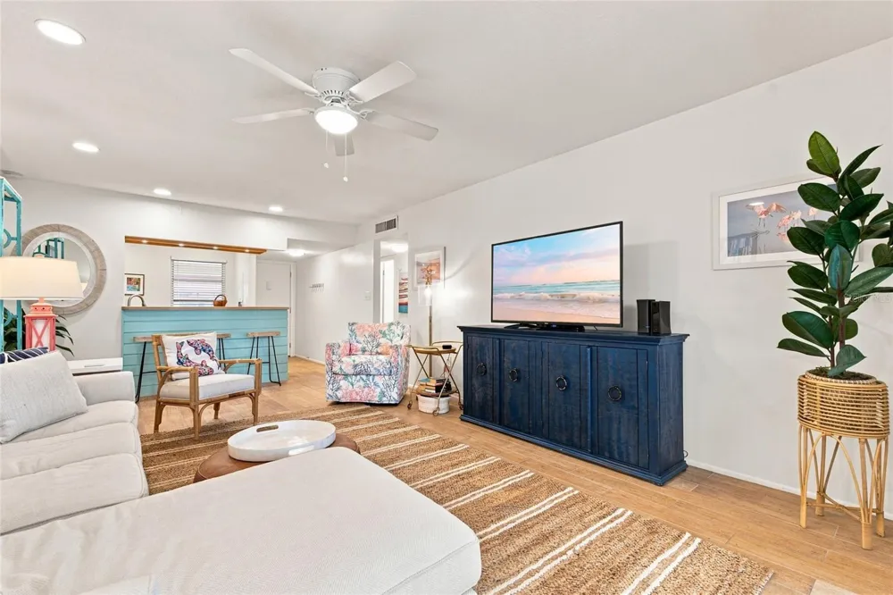 3868 CATALINA DRIVE Bradenton, FL 34210