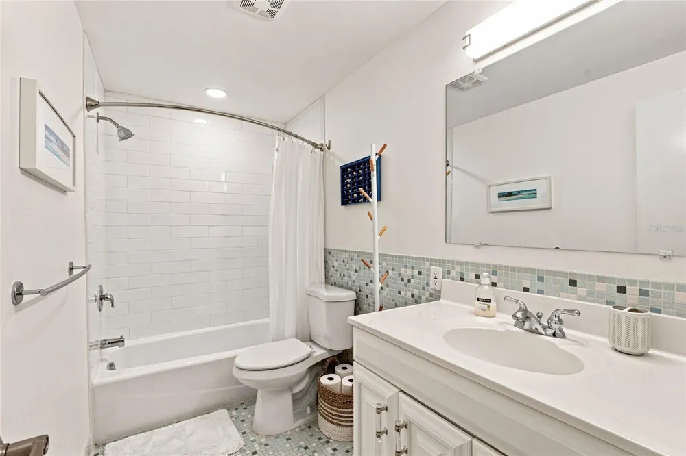 3868 CATALINA DRIVE Bradenton, FL 34210