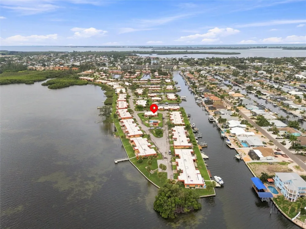 3868 CATALINA DRIVE Bradenton, FL 34210