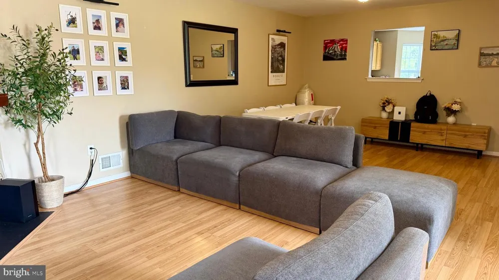7 JILL COURT Somerset, NJ 08873