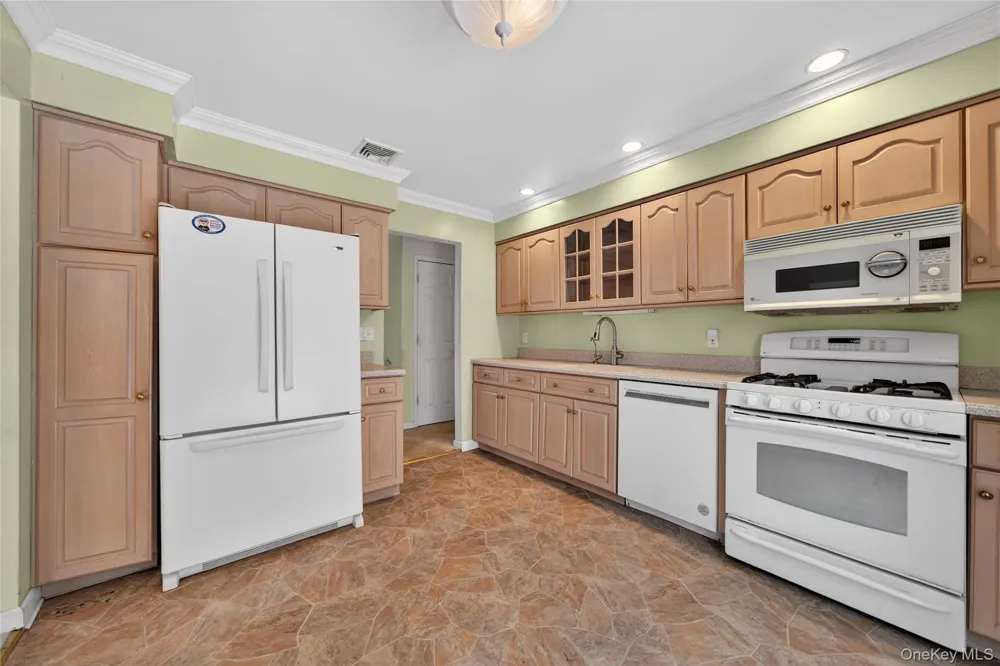12 Spruce Court Nanuet, NY 10954