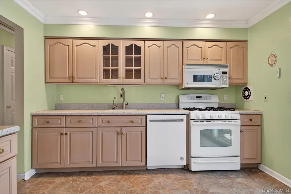 12 Spruce Court Nanuet, NY 10954