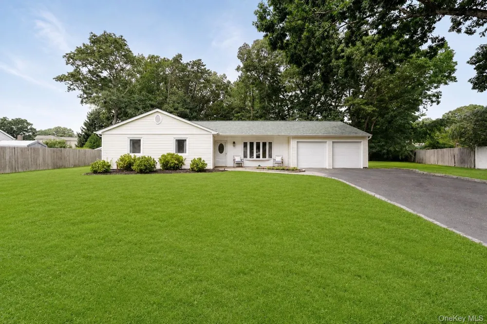 4 Shelley Court Middle Island, NY 11953