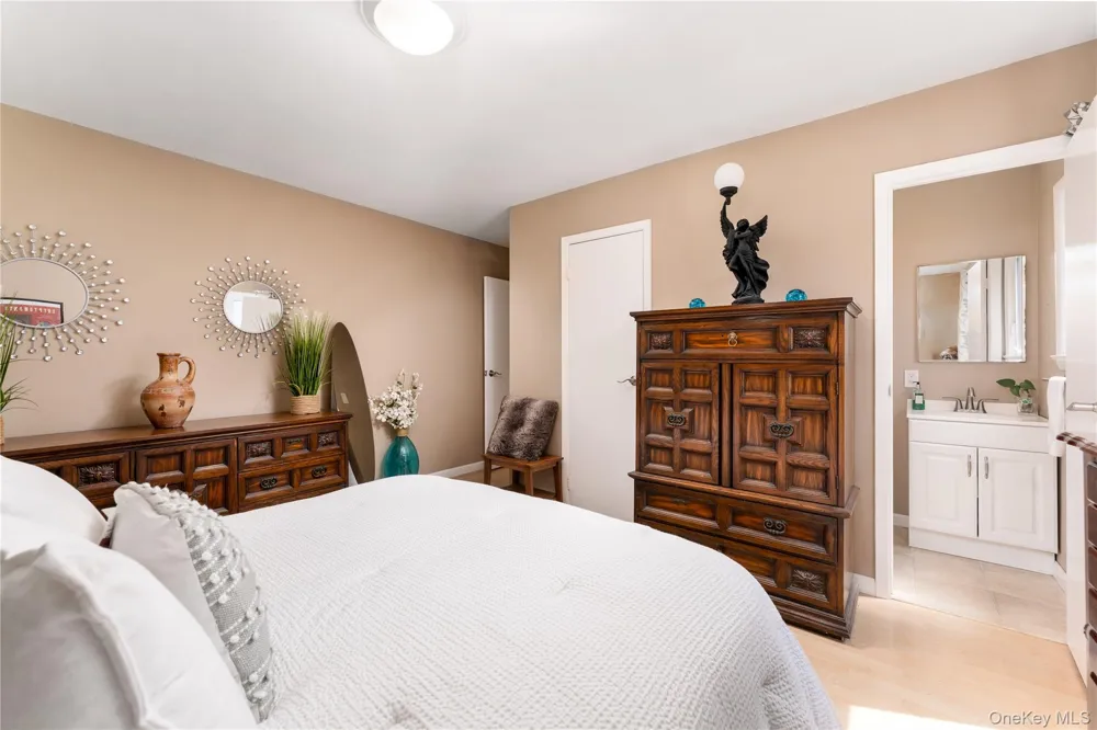4 Shelley Court Middle Island, NY 11953
