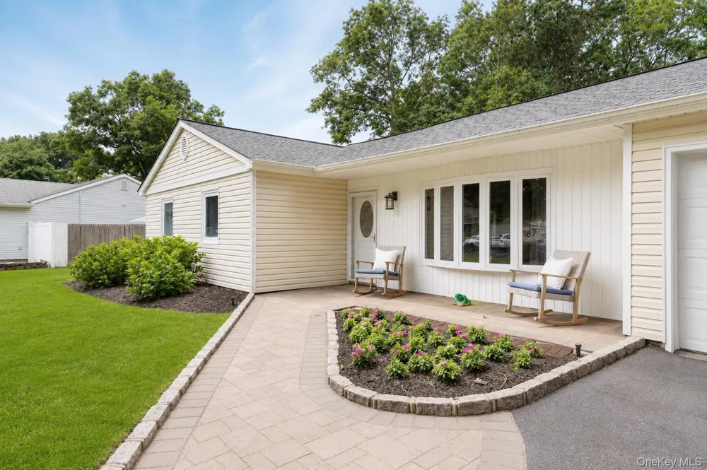4 Shelley Court Middle Island, NY 11953