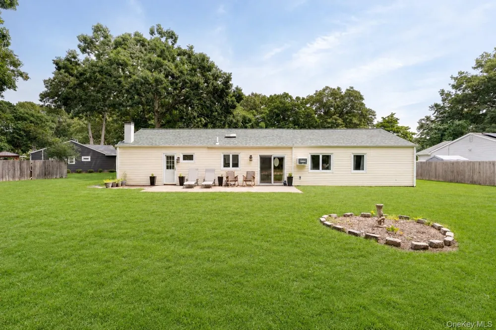 4 Shelley Court Middle Island, NY 11953