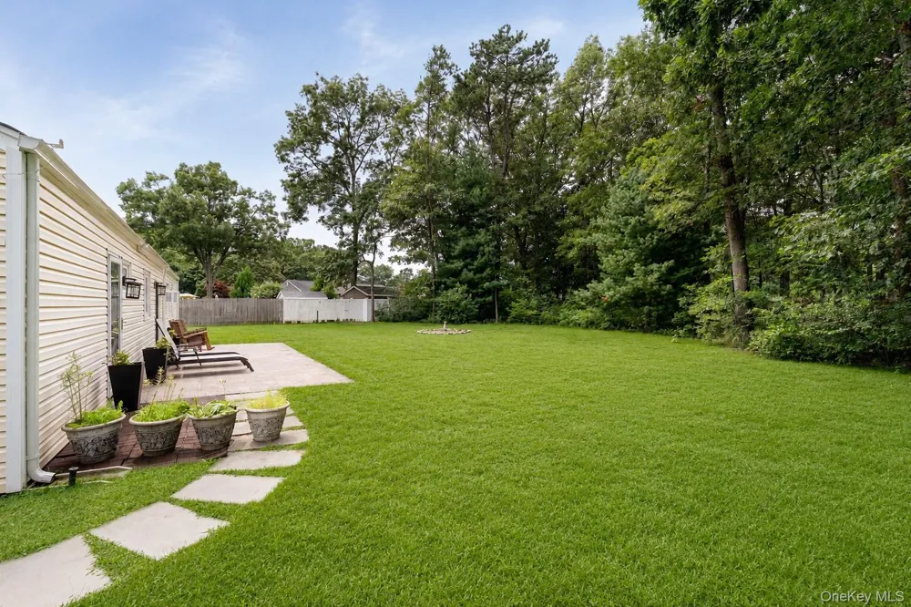 4 Shelley Court Middle Island, NY 11953