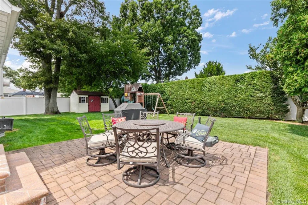 177 Queens Avenue Massapequa, NY 11758
