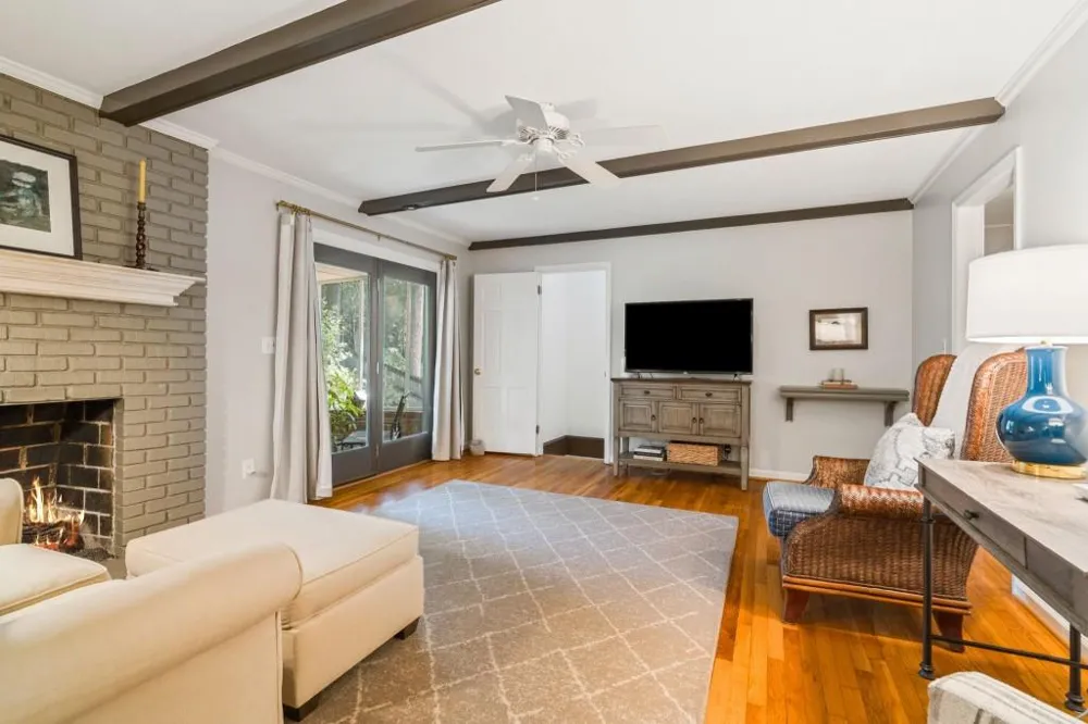 260 Abington Drive Sandy Springs, GA 30328