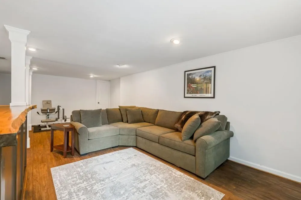 260 Abington Drive Sandy Springs, GA 30328