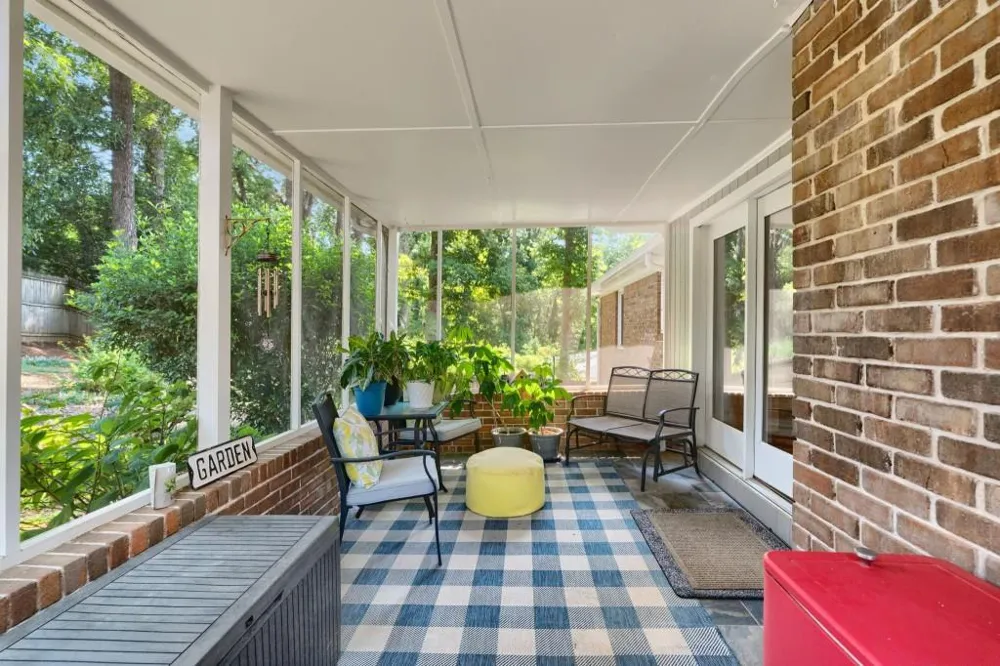 260 Abington Drive Sandy Springs, GA 30328