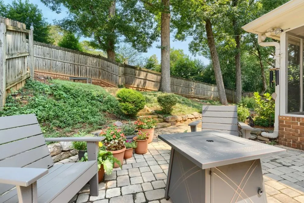 260 Abington Drive Sandy Springs, GA 30328
