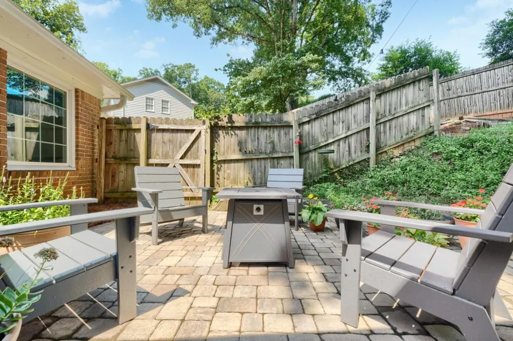260 Abington Drive Sandy Springs, GA 30328