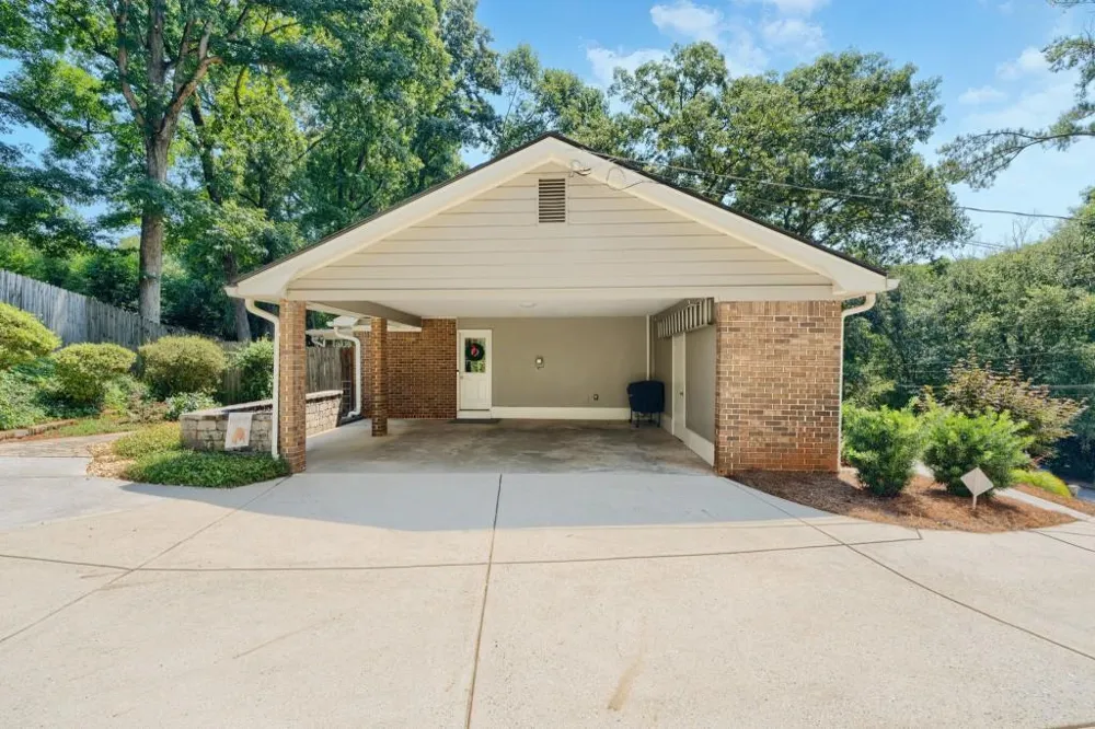 260 Abington Drive Sandy Springs, GA 30328
