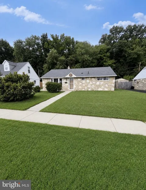2515 WOODLAWN DRIVE