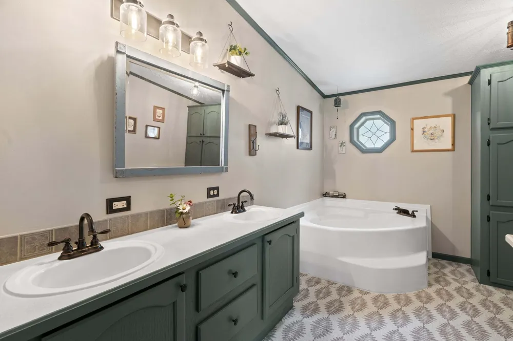 3652 S Schomberg Road Centerville Township, MI 49621