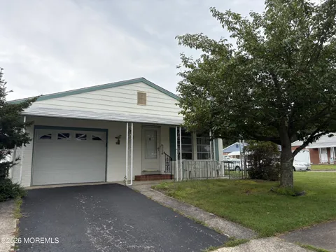 2 Kelowna Court