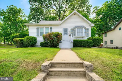 102 WOODLYNNE AVENUE