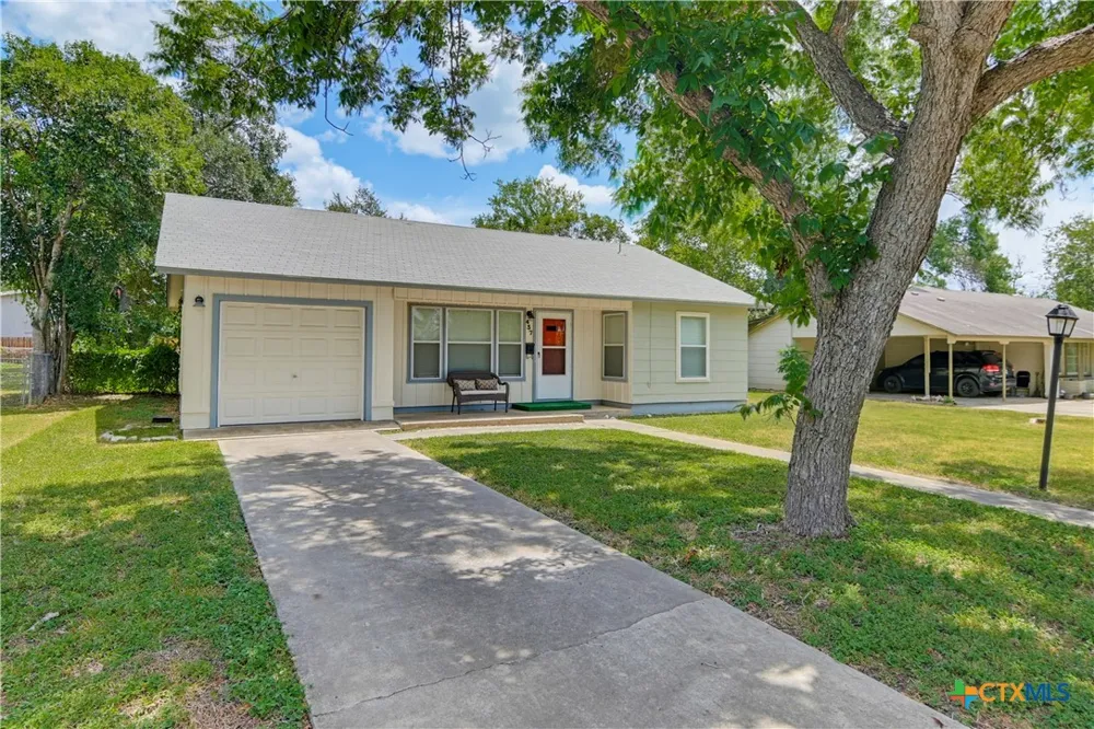 437 Wallace Street Seguin, TX 78155