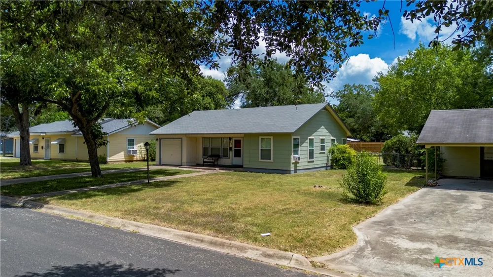 437 Wallace Street Seguin, TX 78155