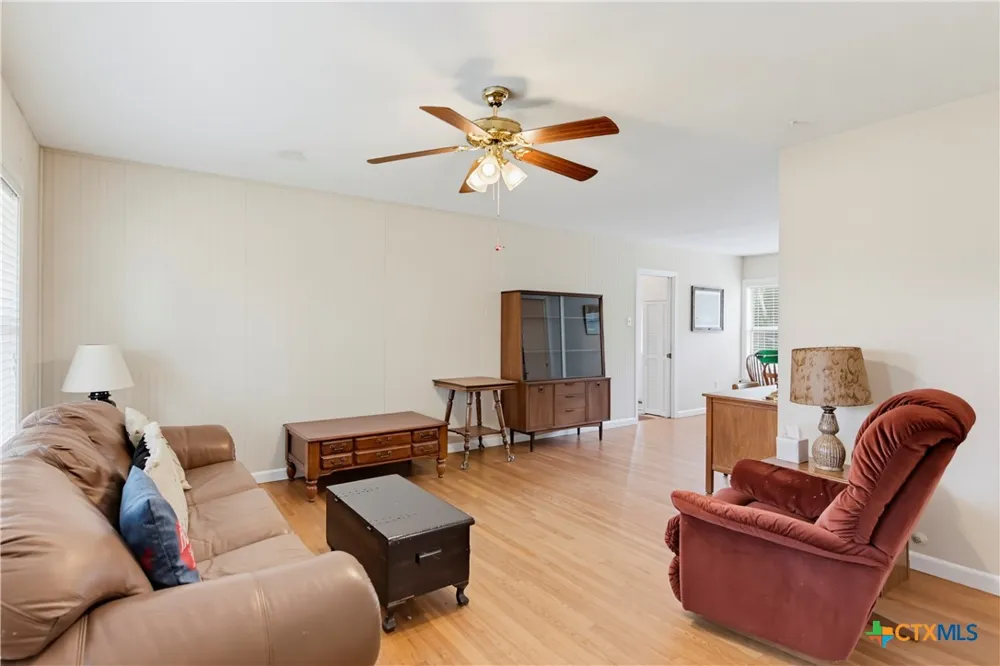 437 Wallace Street Seguin, TX 78155