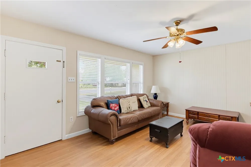 437 Wallace Street Seguin, TX 78155