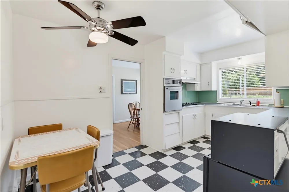437 Wallace Street Seguin, TX 78155