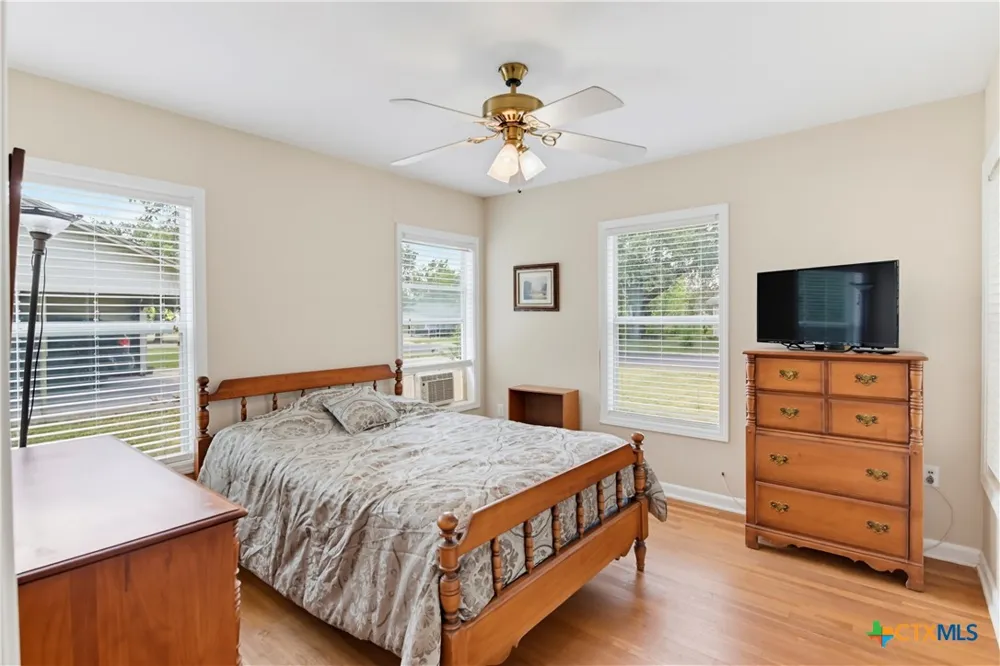 437 Wallace Street Seguin, TX 78155