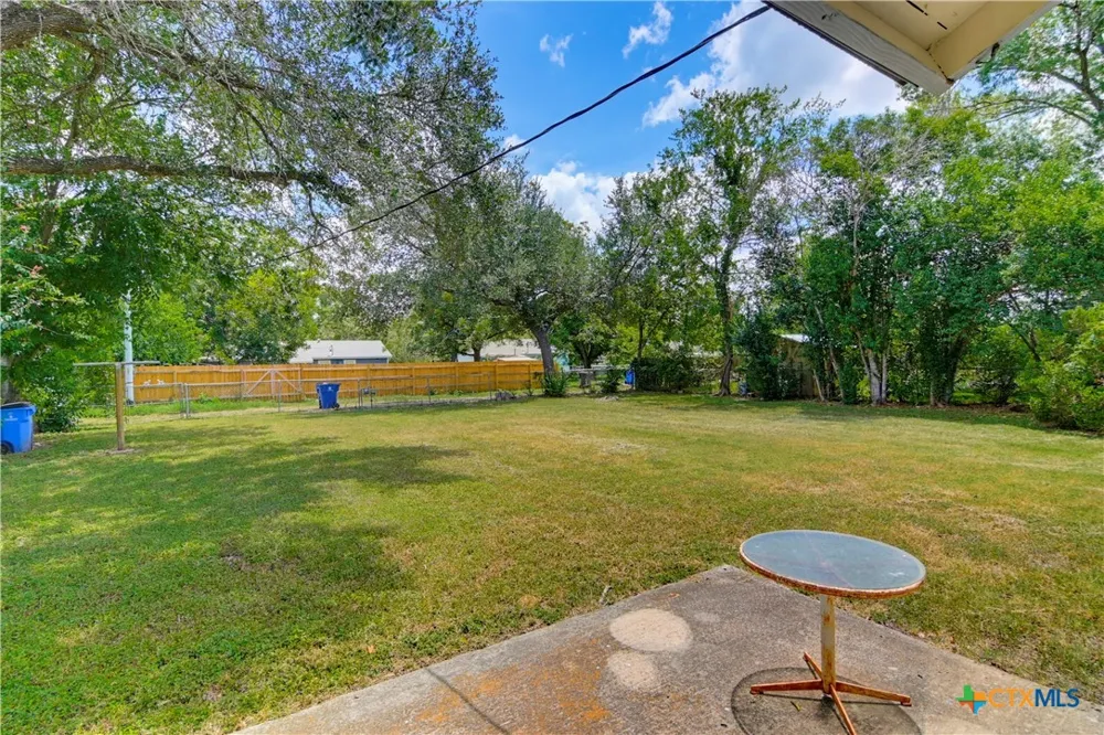 437 Wallace Street Seguin, TX 78155