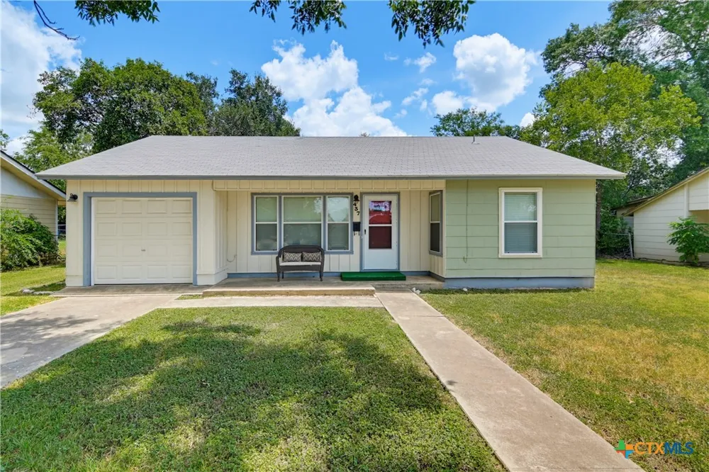 437 Wallace Street Seguin, TX 78155