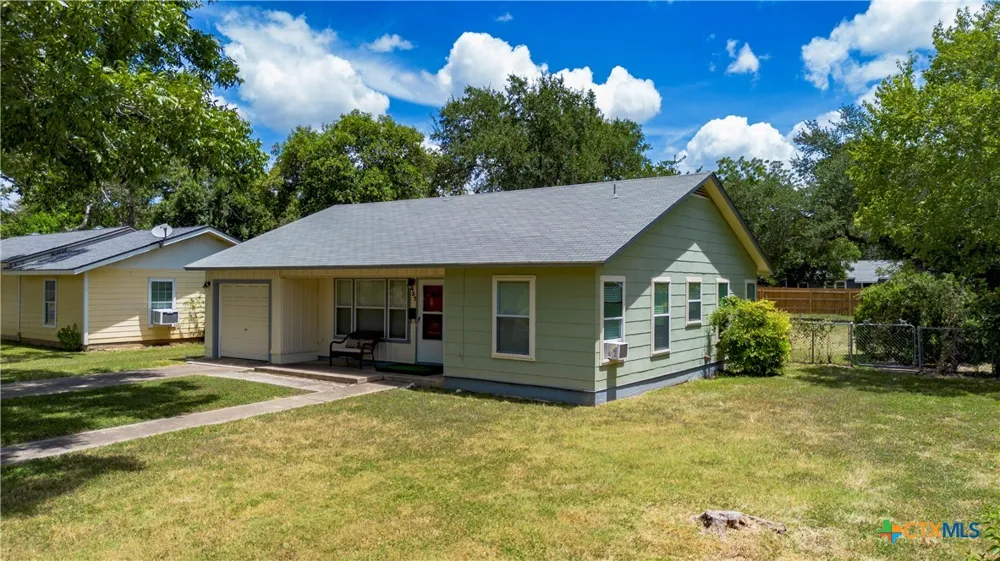 437 Wallace Street Seguin, TX 78155
