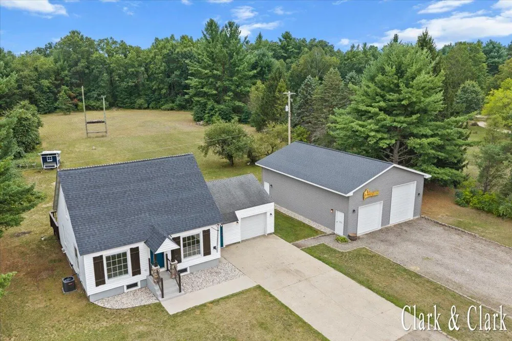 2016 E Croton Drive Newaygo, MI 49337