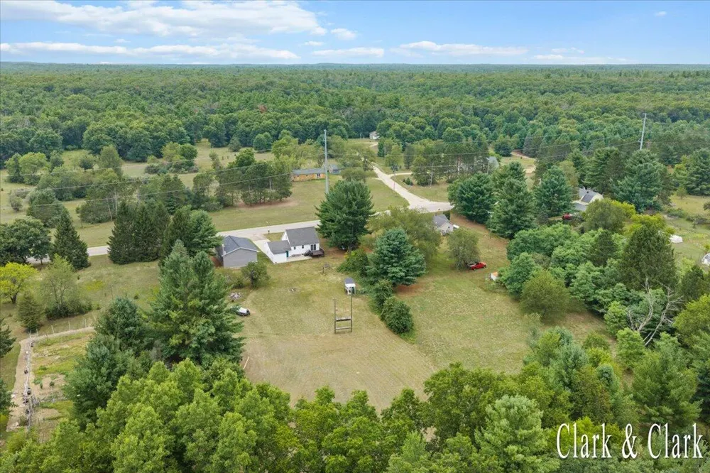 2016 E Croton Drive Newaygo, MI 49337