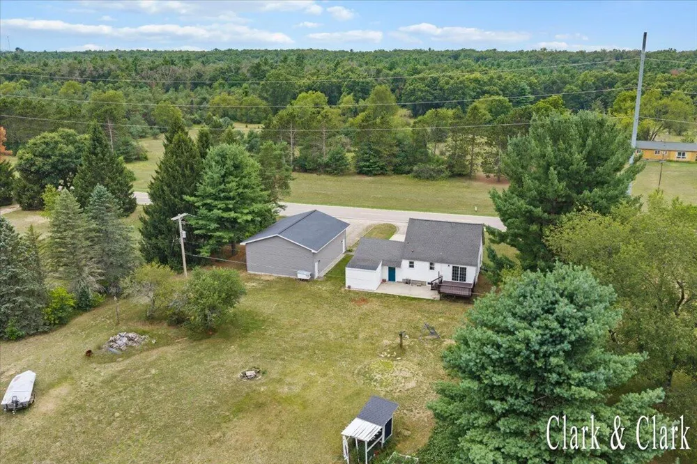 2016 E Croton Drive Newaygo, MI 49337